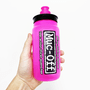 Garrafa de Ciclismo Muc-Off Hydrate Fly 550ml Rosa